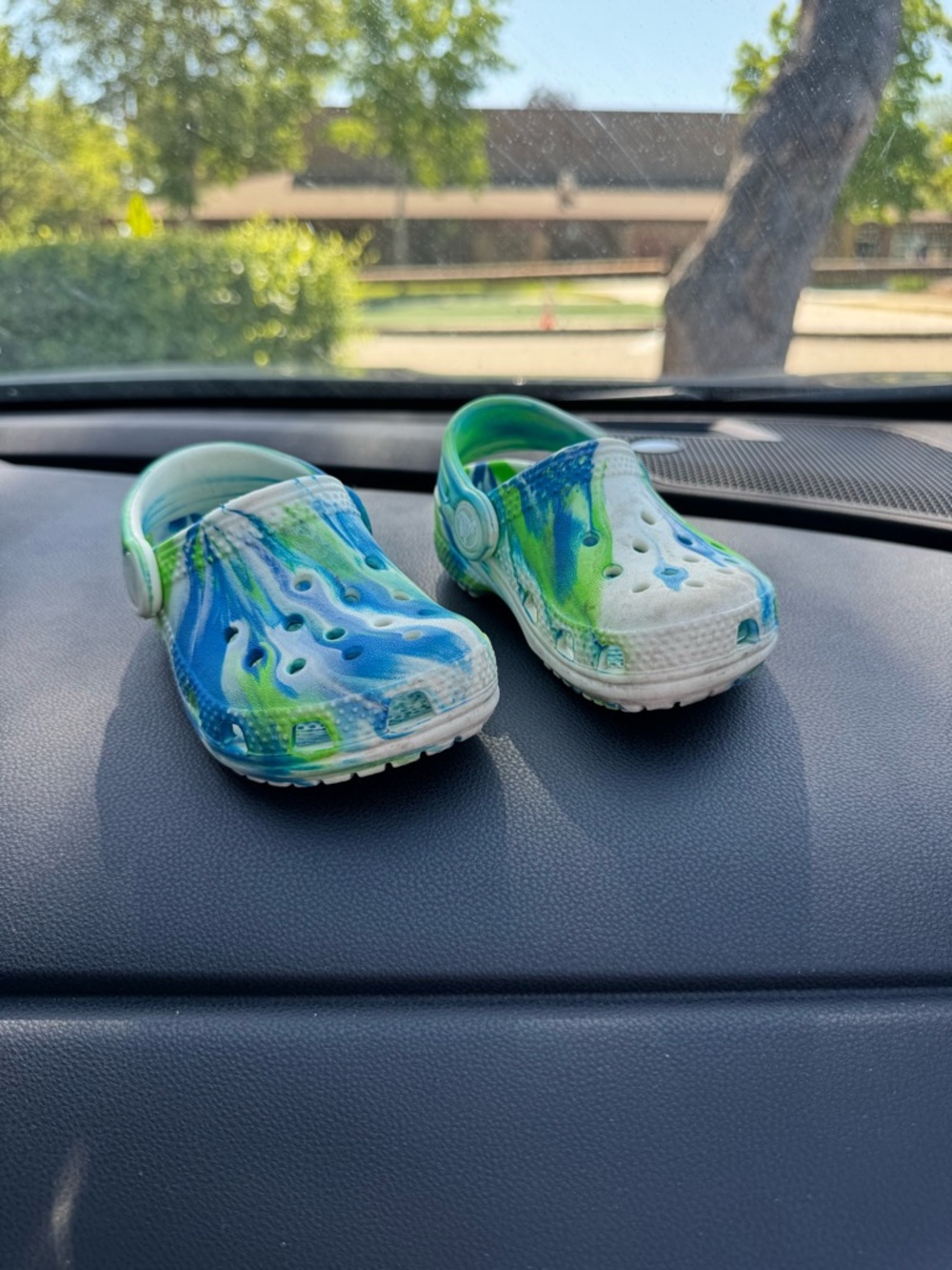 CROCS Kids Blue & Green Tie-Dye Clog Sandals